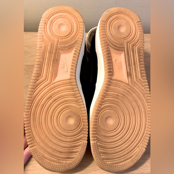 Air Force 1 '07 LX 'Black Gum' Woman’s size 8. Black suede. Worn once. - Picture 8 of 8